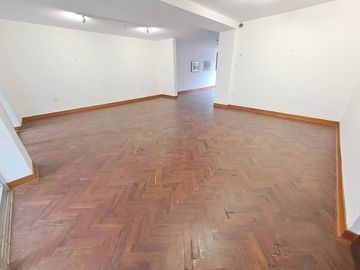 VENDO CASA DE 2 PISOS EN BARRANCO- A MEDIA CDRA DEL MALECON -  ZONA RESIDENCIAL Y TRANQUILA- EXCELENTE UBICACION