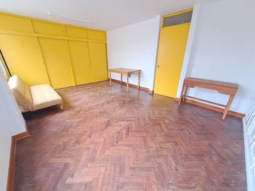 VENDO CASA DE 2 PISOS EN BARRANCO- A MEDIA CDRA DEL MALECON -  ZONA RESIDENCIAL Y TRANQUILA- EXCELENTE UBICACION