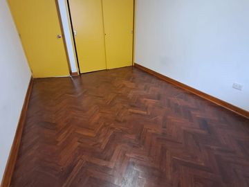 VENDO CASA DE 2 PISOS EN BARRANCO- A MEDIA CDRA DEL MALECON -  ZONA RESIDENCIAL Y TRANQUILA- EXCELENTE UBICACION