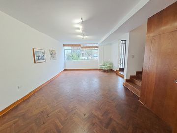 VENDO CASA DE 2 PISOS EN BARRANCO- A MEDIA CDRA DEL MALECON -  ZONA RESIDENCIAL Y TRANQUILA- EXCELENTE UBICACION