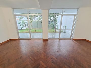 VENDO CASA DE 2 PISOS EN BARRANCO- A MEDIA CDRA DEL MALECON -  ZONA RESIDENCIAL Y TRANQUILA- EXCELENTE UBICACION