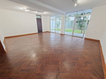 VENDO CASA DE 2 PISOS EN BARRANCO- A MEDIA CDRA DEL MALECON -  ZONA RESIDENCIAL Y TRANQUILA- EXCELENTE UBICACION