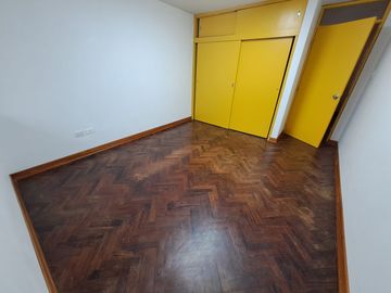 VENDO CASA DE 2 PISOS EN BARRANCO- A MEDIA CDRA DEL MALECON -  ZONA RESIDENCIAL Y TRANQUILA- EXCELENTE UBICACION