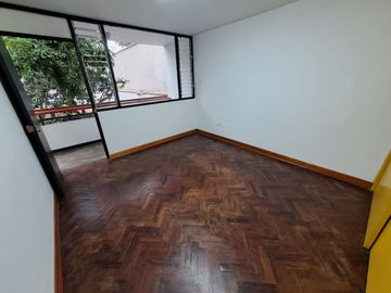 VENDO CASA DE 2 PISOS EN BARRANCO- A MEDIA CDRA DEL MALECON -  ZONA RESIDENCIAL Y TRANQUILA- EXCELENTE UBICACION