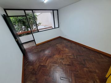 VENDO CASA DE 2 PISOS EN BARRANCO- A MEDIA CDRA DEL MALECON -  ZONA RESIDENCIAL Y TRANQUILA- EXCELENTE UBICACION