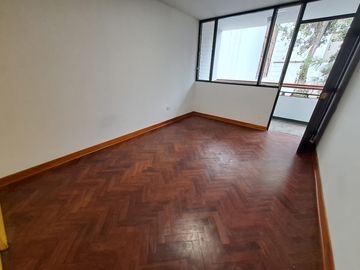 VENDO CASA DE 2 PISOS EN BARRANCO- A MEDIA CDRA DEL MALECON -  ZONA RESIDENCIAL Y TRANQUILA- EXCELENTE UBICACION