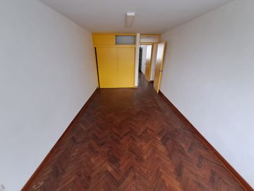 VENDO CASA DE 2 PISOS EN BARRANCO- A MEDIA CDRA DEL MALECON -  ZONA RESIDENCIAL Y TRANQUILA- EXCELENTE UBICACION