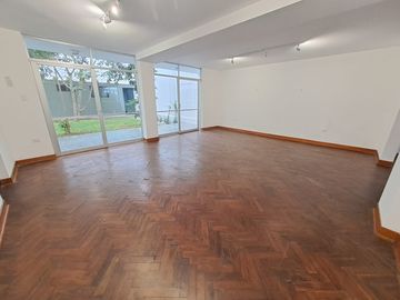 VENDO CASA DE 2 PISOS EN BARRANCO- A MEDIA CDRA DEL MALECON -  ZONA RESIDENCIAL Y TRANQUILA- EXCELENTE UBICACION