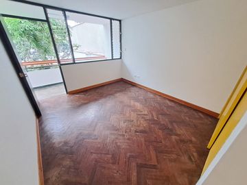 VENDO CASA DE 2 PISOS EN BARRANCO- A MEDIA CDRA DEL MALECON -  ZONA RESIDENCIAL Y TRANQUILA- EXCELENTE UBICACION