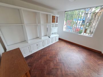 VENDO CASA DE 2 PISOS EN BARRANCO- A MEDIA CDRA DEL MALECON -  ZONA RESIDENCIAL Y TRANQUILA- EXCELENTE UBICACION