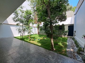 VENDO CASA DE 2 PISOS EN BARRANCO- A MEDIA CDRA DEL MALECON -  ZONA RESIDENCIAL Y TRANQUILA- EXCELENTE UBICACION