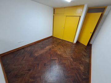 VENDO CASA DE 2 PISOS EN BARRANCO- A MEDIA CDRA DEL MALECON -  ZONA RESIDENCIAL Y TRANQUILA- EXCELENTE UBICACION