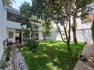 VENDO CASA DE 2 PISOS EN BARRANCO- A MEDIA CDRA DEL MALECON -  ZONA RESIDENCIAL Y TRANQUILA- EXCELENTE UBICACION