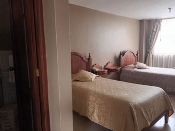 EN VENTA HOSTAL 500M2 CENTRO COTACACHI