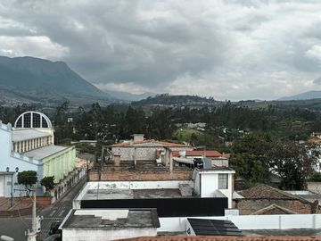 EN VENTA HOSTAL 500M2 CENTRO COTACACHI