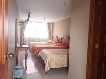 EN VENTA HOSTAL 500M2 CENTRO COTACACHI