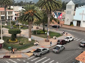 EN VENTA HOSTAL 500M2 CENTRO COTACACHI
