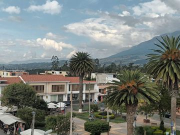 EN VENTA HOSTAL 500M2 CENTRO COTACACHI