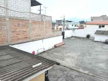 EN VENTA HOSTAL 500M2 CENTRO COTACACHI