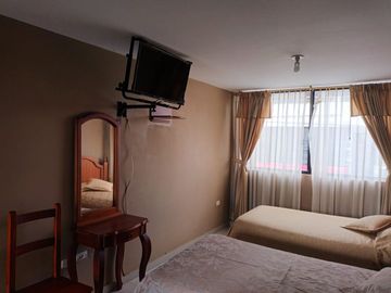 EN VENTA HOSTAL 500M2 CENTRO COTACACHI