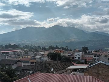 EN VENTA HOSTAL 500M2 CENTRO COTACACHI