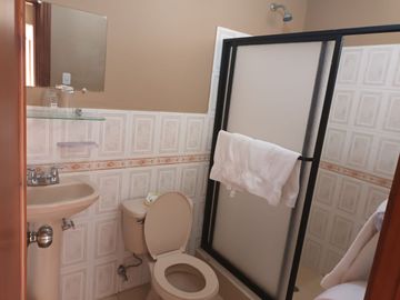 EN VENTA HOSTAL 500M2 CENTRO COTACACHI