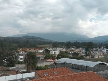 EN VENTA HOSTAL 500M2 CENTRO COTACACHI