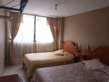EN VENTA HOSTAL 500M2 CENTRO COTACACHI