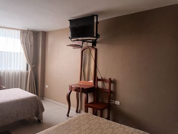 EN VENTA HOSTAL 500M2 CENTRO COTACACHI