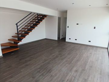 VENTA DE ACOGEDOR DUPLEX EN SAN ISIDRO.¡¡¡