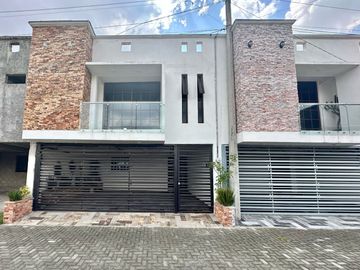 CACALOMACAN A UNAS CUADRAS DE CALZADA DEL PACIFICO