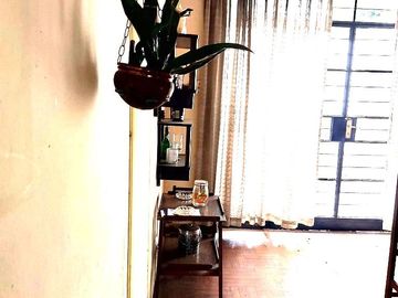 OCASIÓN VENDO CASA POR REMODELAR, FONDO COLINDANTE CON PARQUE, 5 DORMITORIOS