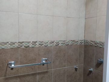 EN VENTA CASA EN COL. CONGRESO CONSTITUYENTES DE MICHOACÁN (POR EL MERCADO DE ABASTOS, SALIDA A CHARO)