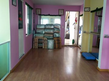 EN VENTA CASA EN COL. CONGRESO CONSTITUYENTES DE MICHOACÁN (POR EL MERCADO DE ABASTOS, SALIDA A CHARO)