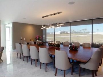 Casa en venta con alberca, amueblada y decorada en Zona Angelópolis