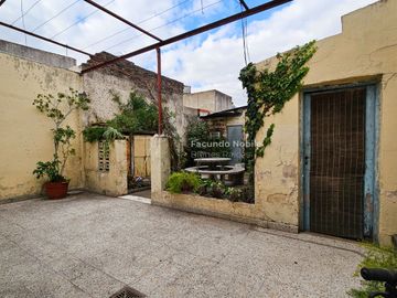 Casa interna de 3 amb. con patio y terraza
