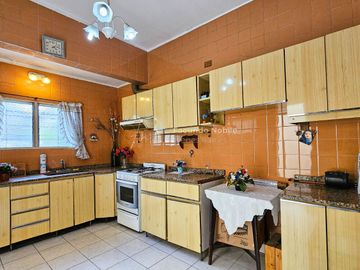 Casa interna de 3 amb. con patio y terraza