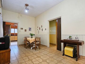 Casa interna de 3 amb. con patio y terraza
