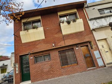 Casa interna de 3 amb. con patio y terraza