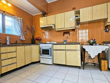 Casa interna de 3 amb. con patio y terraza