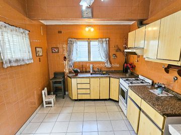 Casa interna de 3 amb. con patio y terraza