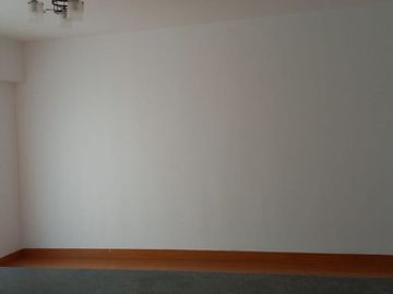 SE REMATA DPTO 104.M2 ÁREA TOTAL $148.000 INCLUYE COCHERA EDIFICIO MODERNO STRIP CENTER MATELLINI URB SANTA LEONOR