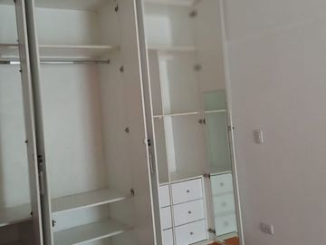 SE REMATA DPTO 104.M2 ÁREA TOTAL $148.000 INCLUYE COCHERA EDIFICIO MODERNO STRIP CENTER MATELLINI URB SANTA LEONOR