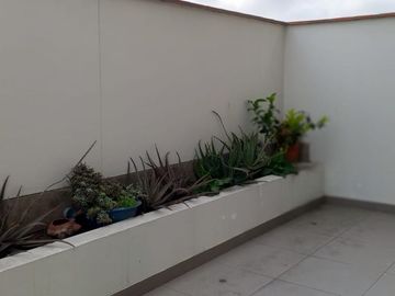 SE REMATA DPTO 104.M2 ÁREA TOTAL $148.000 INCLUYE COCHERA EDIFICIO MODERNO STRIP CENTER MATELLINI URB SANTA LEONOR