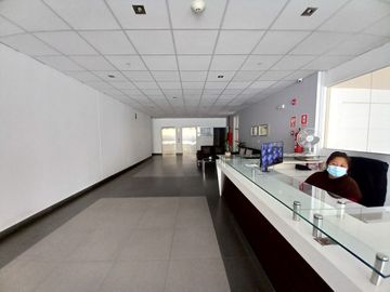 SE REMATA DPTO 104.M2 ÁREA TOTAL $148.000 INCLUYE COCHERA EDIFICIO MODERNO STRIP CENTER MATELLINI URB SANTA LEONOR