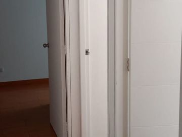 SE REMATA DPTO 104.M2 ÁREA TOTAL $148.000 INCLUYE COCHERA EDIFICIO MODERNO STRIP CENTER MATELLINI URB SANTA LEONOR