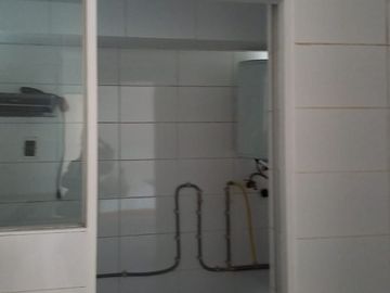 SE REMATA DPTO 104.M2 ÁREA TOTAL $148.000 INCLUYE COCHERA EDIFICIO MODERNO STRIP CENTER MATELLINI URB SANTA LEONOR