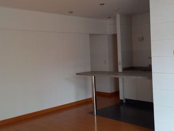 SE REMATA DPTO 104.M2 ÁREA TOTAL $148.000 INCLUYE COCHERA EDIFICIO MODERNO STRIP CENTER MATELLINI URB SANTA LEONOR
