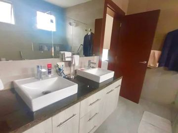 Casa de Venta en Urbanizacion La Castellana, Samborondón, Ecuador