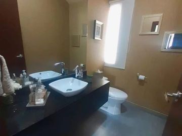 Casa de Venta en Urbanizacion La Castellana, Samborondón, Ecuador
